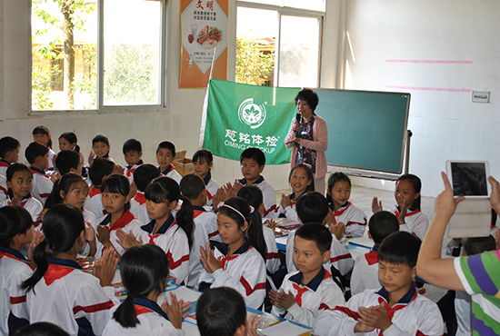 4.jpg 高級心理咨詢師為小學(xué)生開展心理輔導(dǎo)