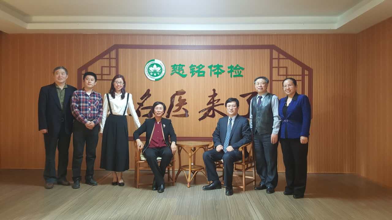 5.jpg 圖五:支修益教授參與“名醫(yī)來(lái)了”欄目錄制