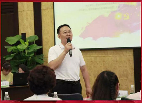 10中國非公醫(yī)療機構協(xié)會健康管理與健康保險分會副秘書長張飛天點評嘉賓.jpg 10中國非公醫(yī)療機構協(xié)會健康管理與健康保險分會副秘書長張飛天點評嘉賓.jpg