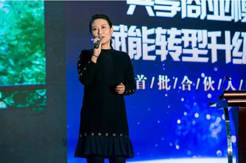 3慈銘體檢創(chuàng)始人、韓博士診所集團韓小紅博士在健康論壇上致辭.jpg 3慈銘體檢創(chuàng)始人、韓博士診所集團韓小紅博士在健康論壇上致辭.jpg