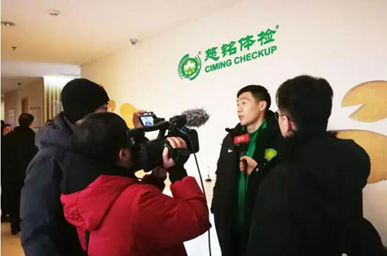 4國安隊(duì)員雷騰龍接受媒體采訪.jpg 4國安隊(duì)員雷騰龍接受媒體采訪.jpg